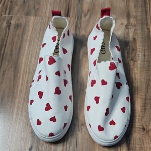 Cato Women’s White with Red Heart Pattern Slip On Loafer Flat Shoes 10M